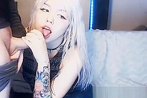 Carming blonde cutie Slurps tranny ramrod