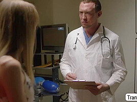 Smalltits Tbabe Barebacked By Her Doctor