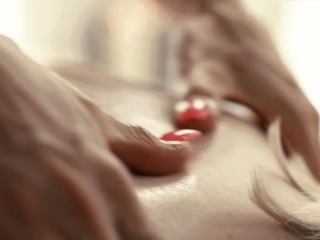 Trans beauty sucking lesbian before sex in parlor couple