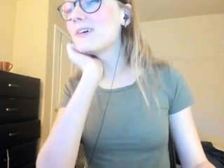 Small tits tranny solo on cam
