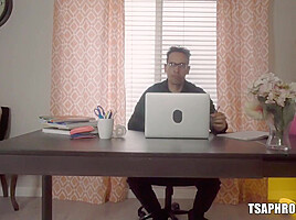 Aphrodite Adams – Ts Trans Secretary Drilled Raw On The Table