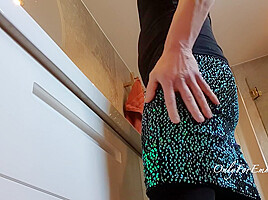 Emma Playing With Her Glass Dildo In The Bathroom Leaking Precum